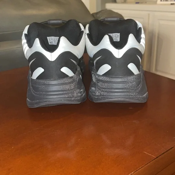 Yeezy 700 MNVN - Picture 7 of 8